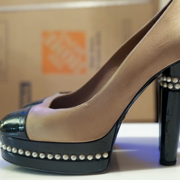 CHANEL Platform Pearl Leather Black and Brown Pumps - Picture 8 of 9